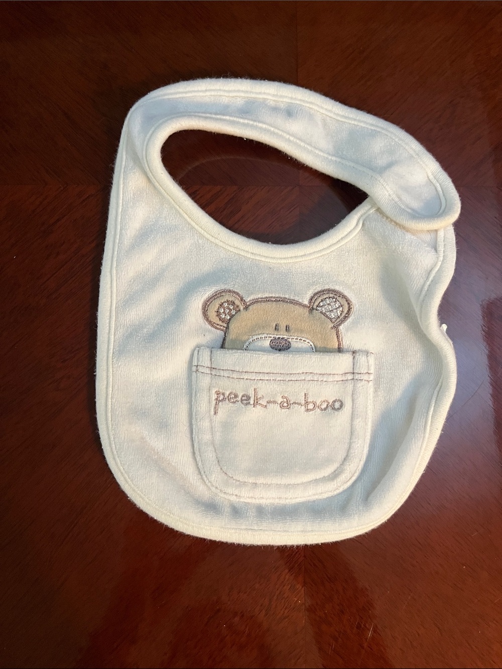 Peek-a-Boo Bear Pocket Baby Bib - Cream